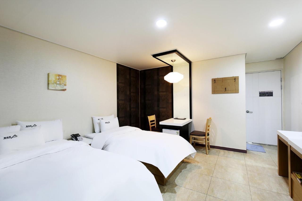 White Tourist Hotel Jeonju Luaran gambar