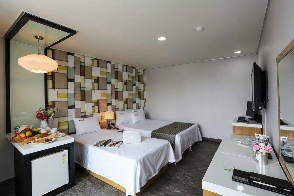 White Tourist Hotel Jeonju Luaran gambar